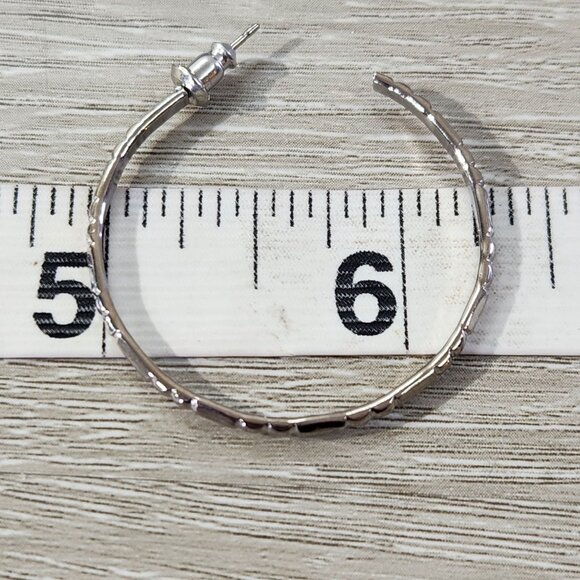 Fashion Jewlery Silvertone Textured 1.25" Hoop Earings - Picture 6 of 8